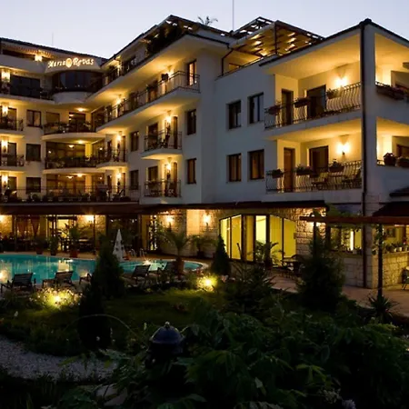 Maria Revas מלון